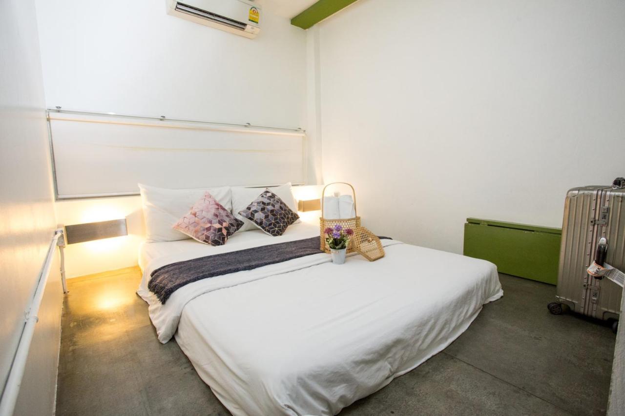 Qilombo Hostel Silom - Hq Банкок Екстериор снимка