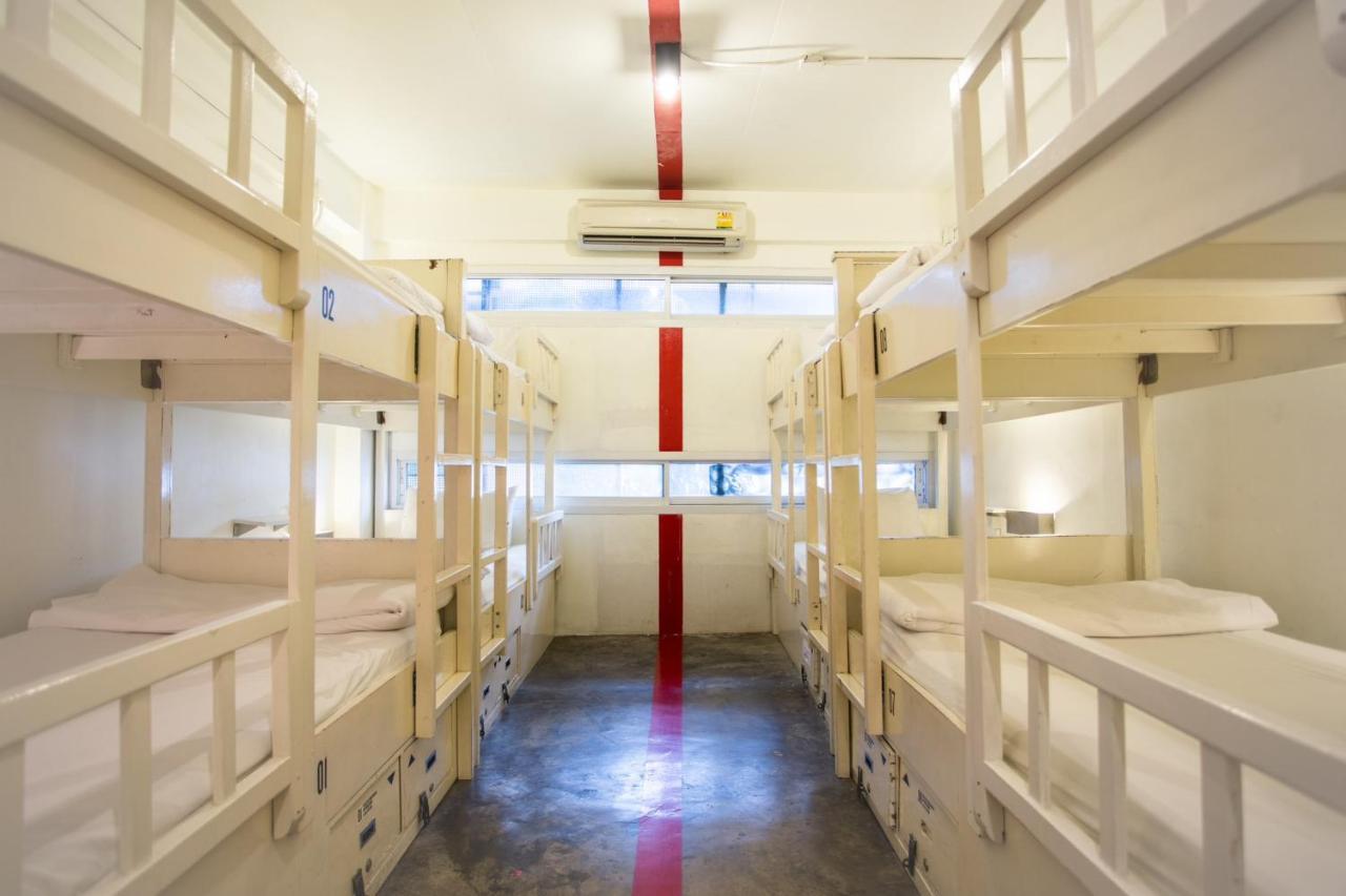 Qilombo Hostel Silom - Hq Банкок Екстериор снимка