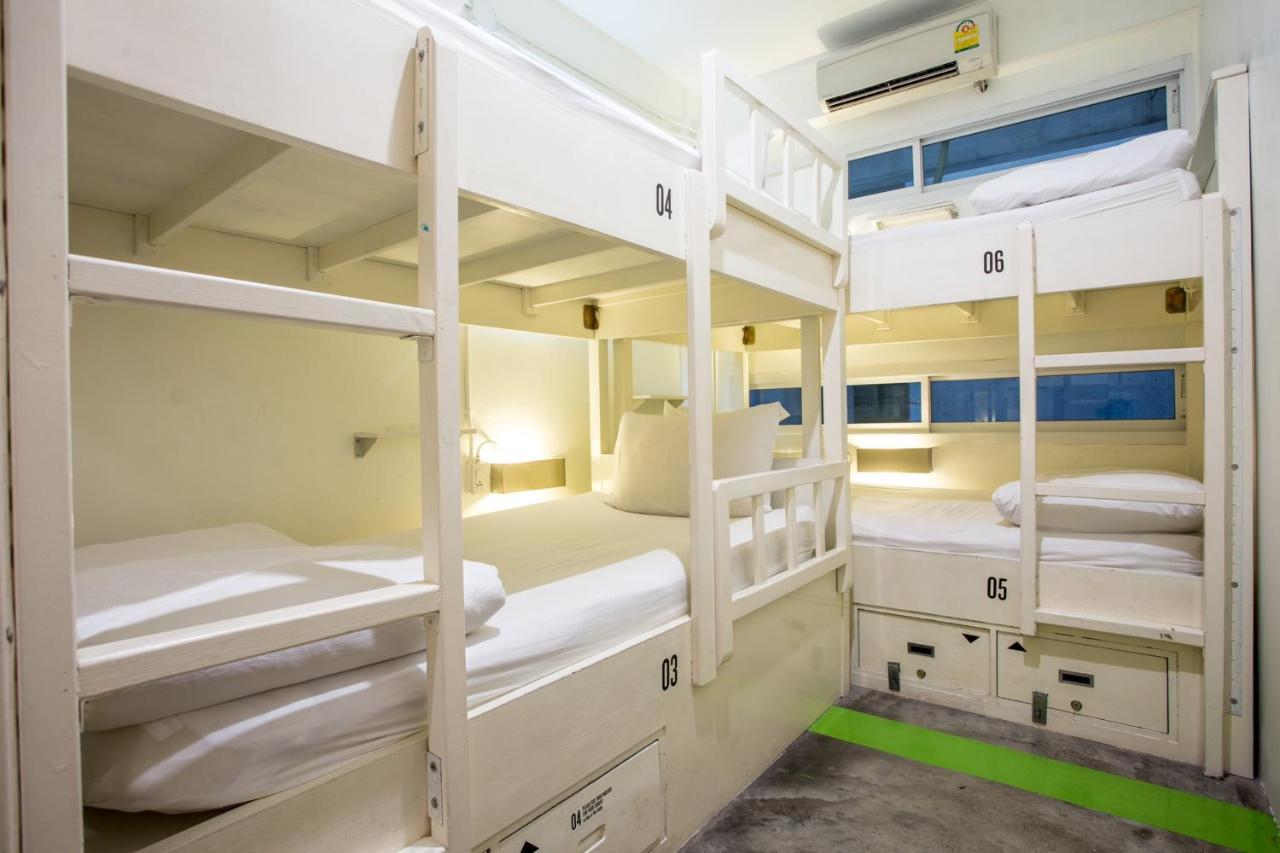 Qilombo Hostel Silom - Hq Банкок Екстериор снимка