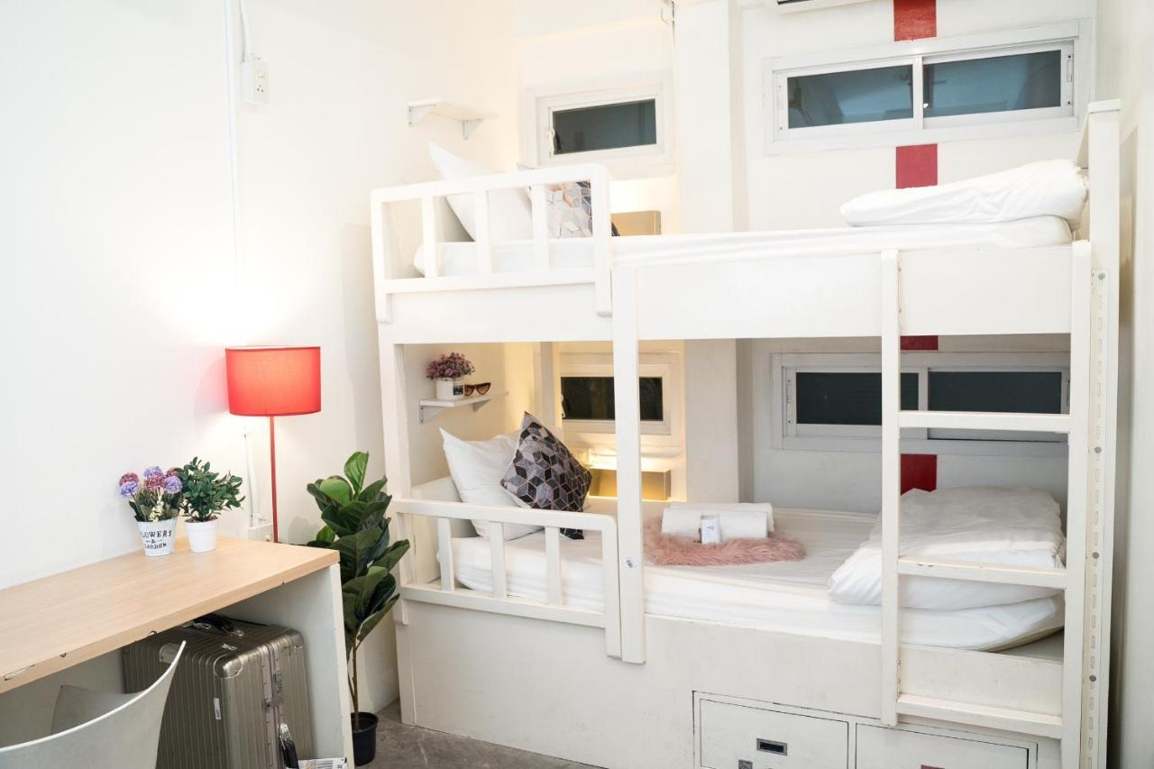 Qilombo Hostel Silom - Hq Банкок Екстериор снимка