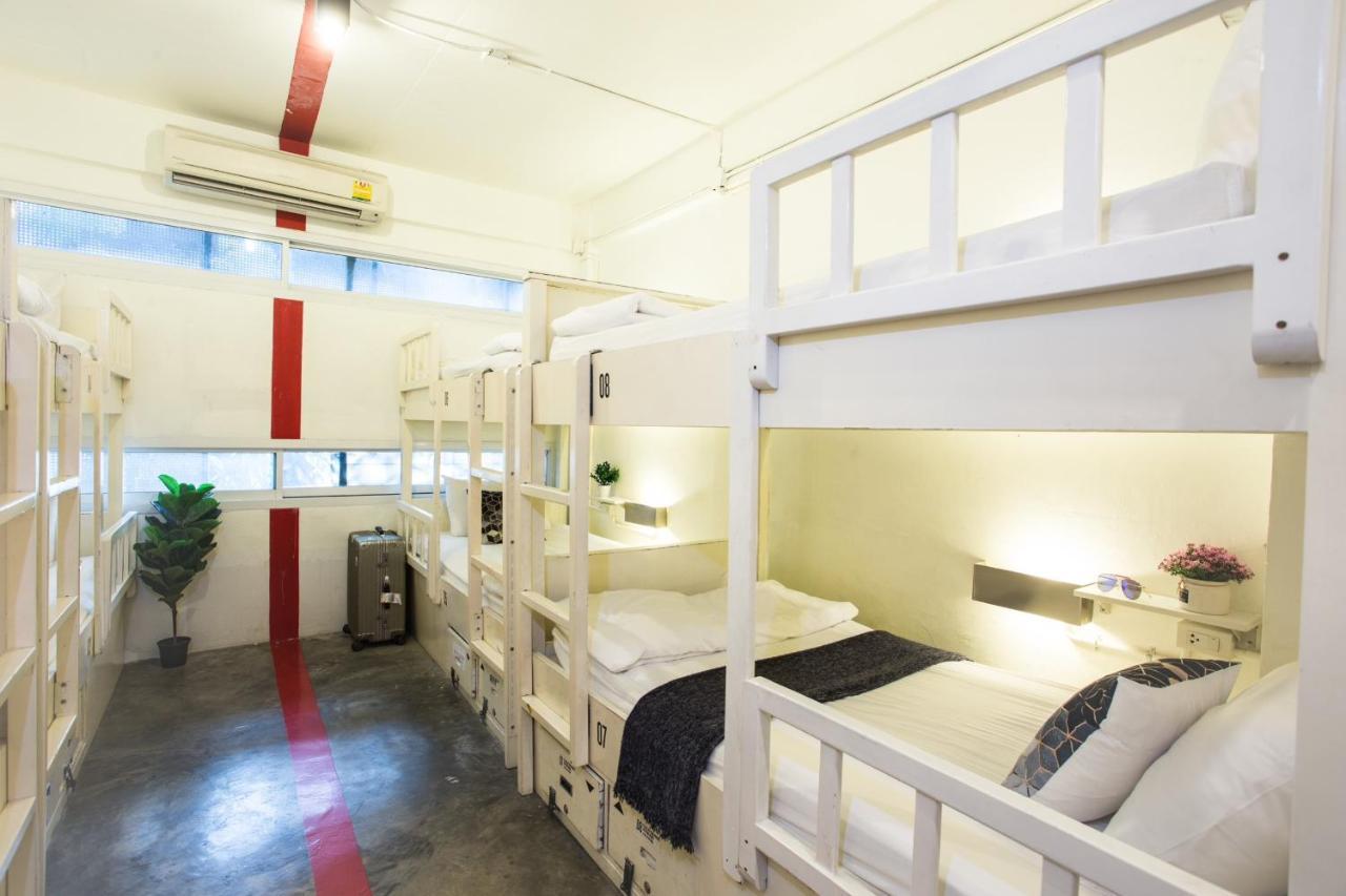 Qilombo Hostel Silom - Hq Банкок Екстериор снимка
