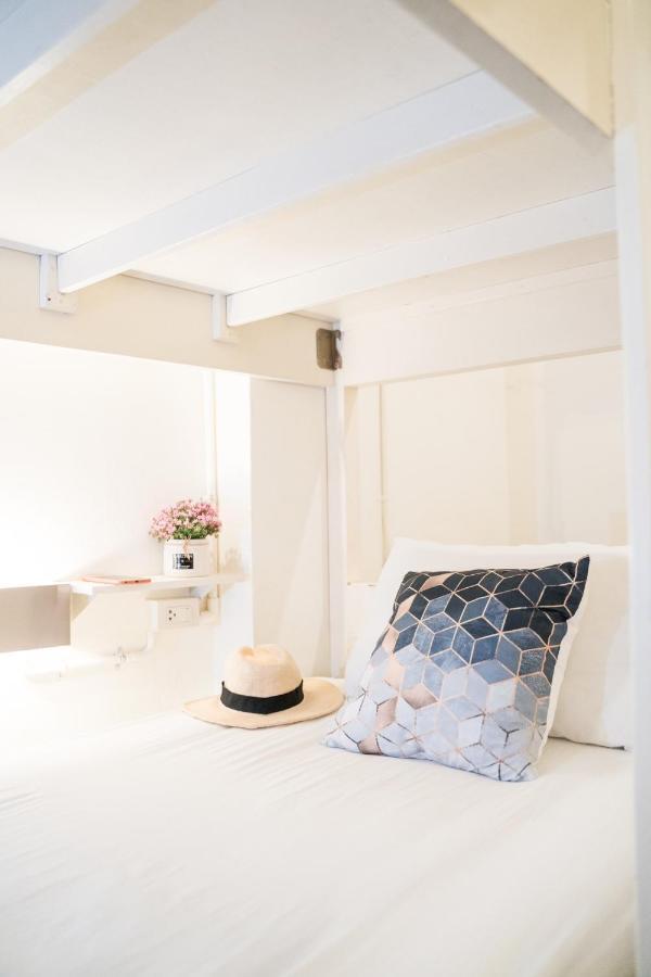 Qilombo Hostel Silom - Hq Банкок Екстериор снимка