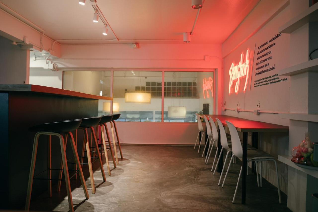 Qilombo Hostel Silom - Hq Банкок Екстериор снимка