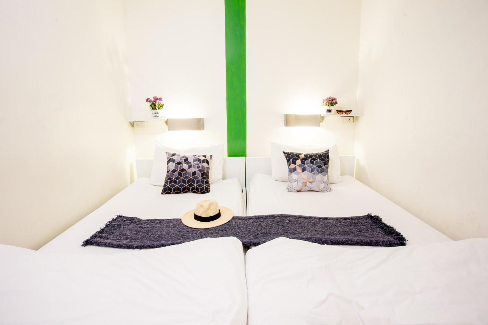 Qilombo Hostel Silom - Hq Банкок Екстериор снимка