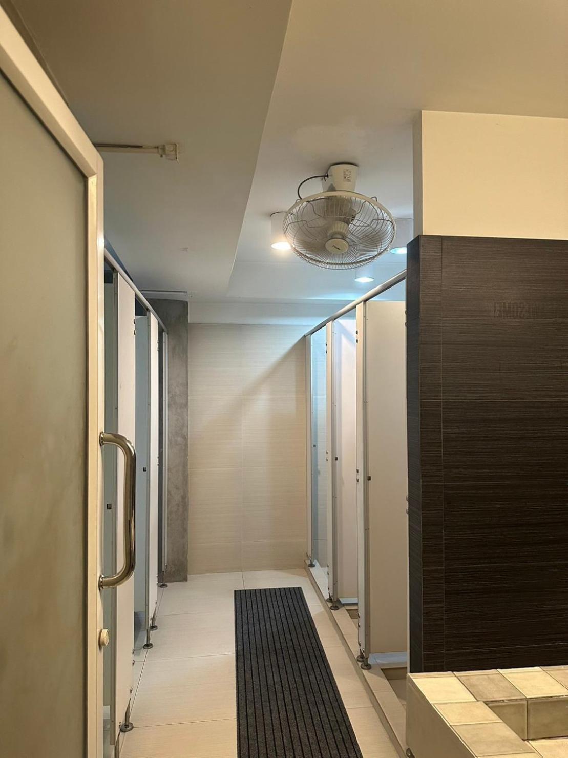 Qilombo Hostel Silom - Hq Банкок Екстериор снимка