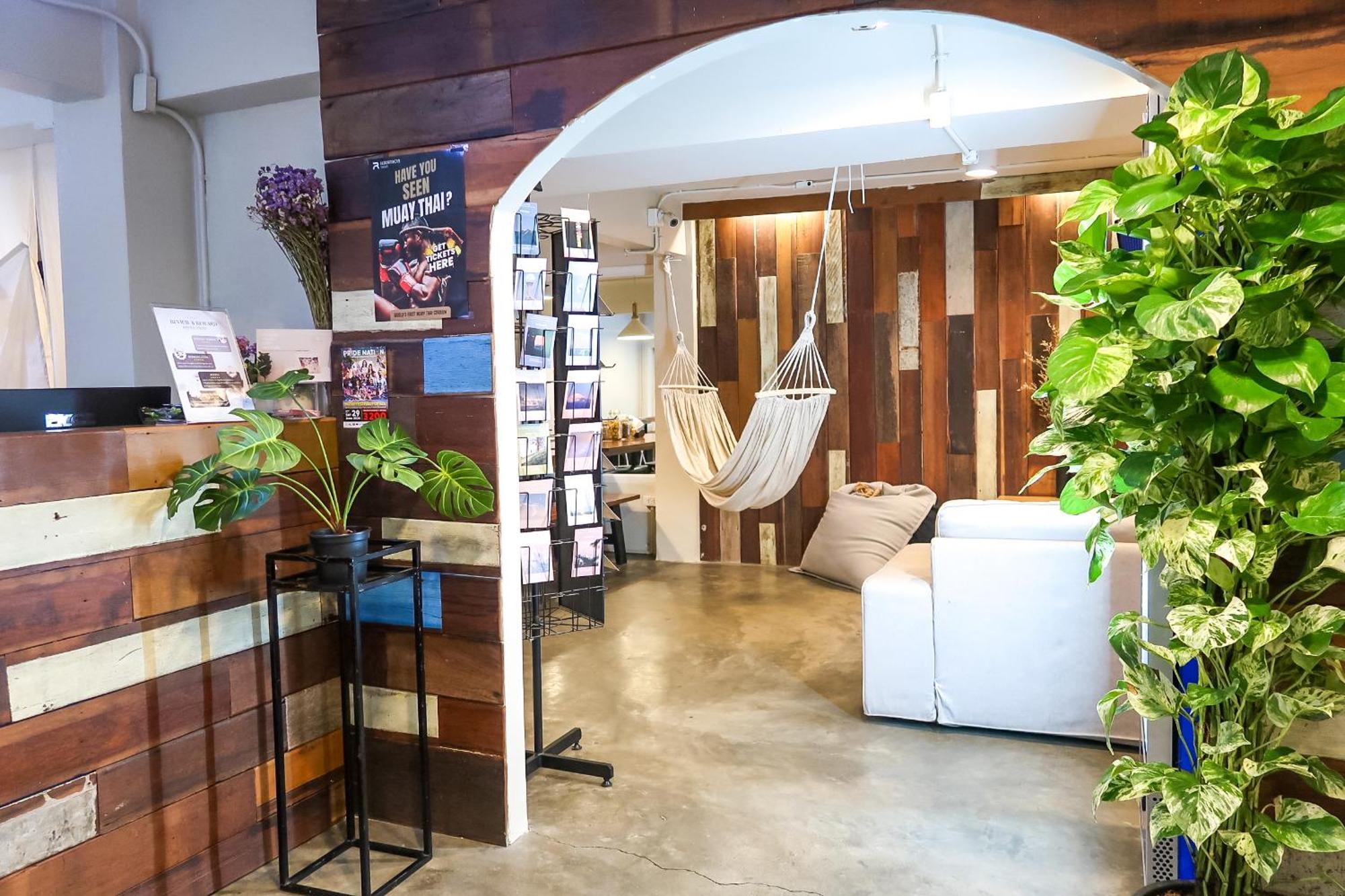 Qilombo Hostel Silom - Hq Банкок Екстериор снимка